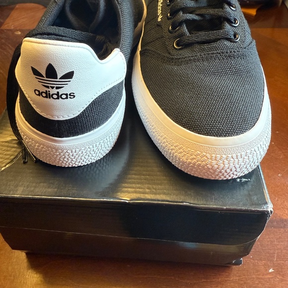 Adidas New with Tags Athletic Shoes 8.5 - Picture 5 of 6